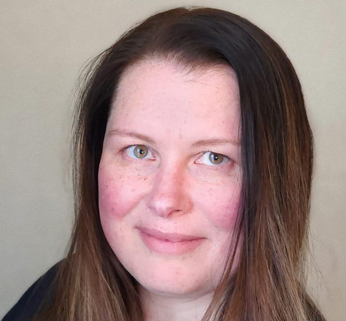 Elaine Falconer headshot